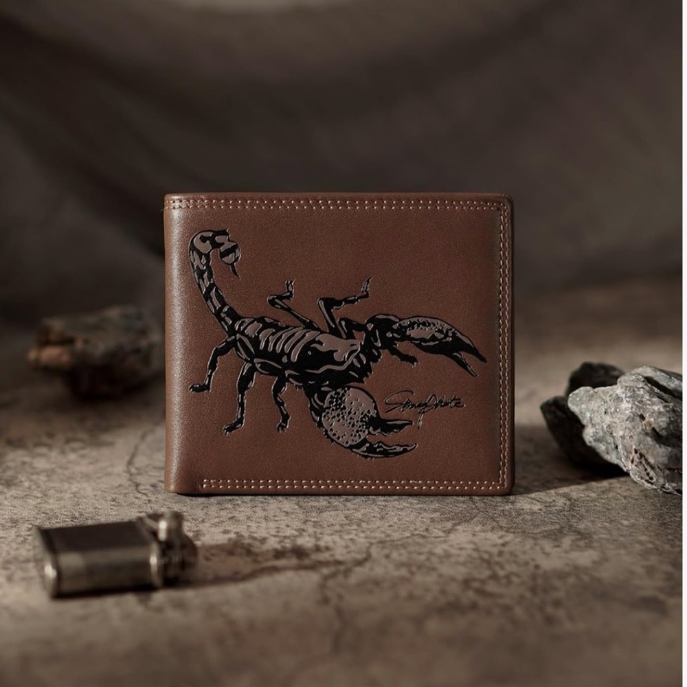 NEW $33 skneephate 100% Genuine Leather Men's Bifold Scorpion Wallet in 'coffee'